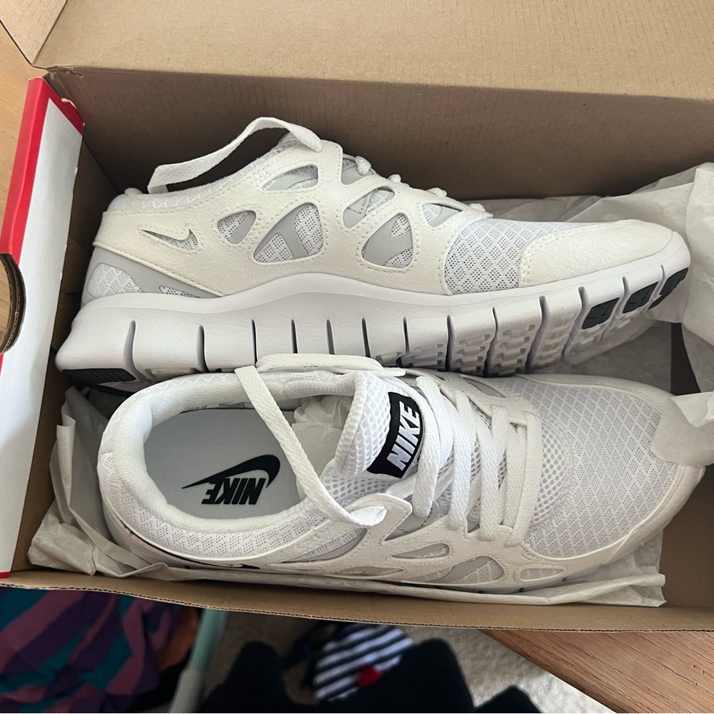 Nike free run 2 - size 8 men’s/9.5 women’s white